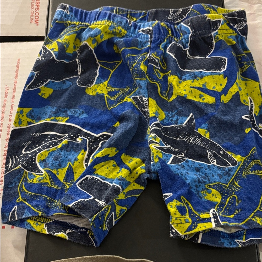 Place Blue and Yellow Shark Pattern sleep Shorts 6